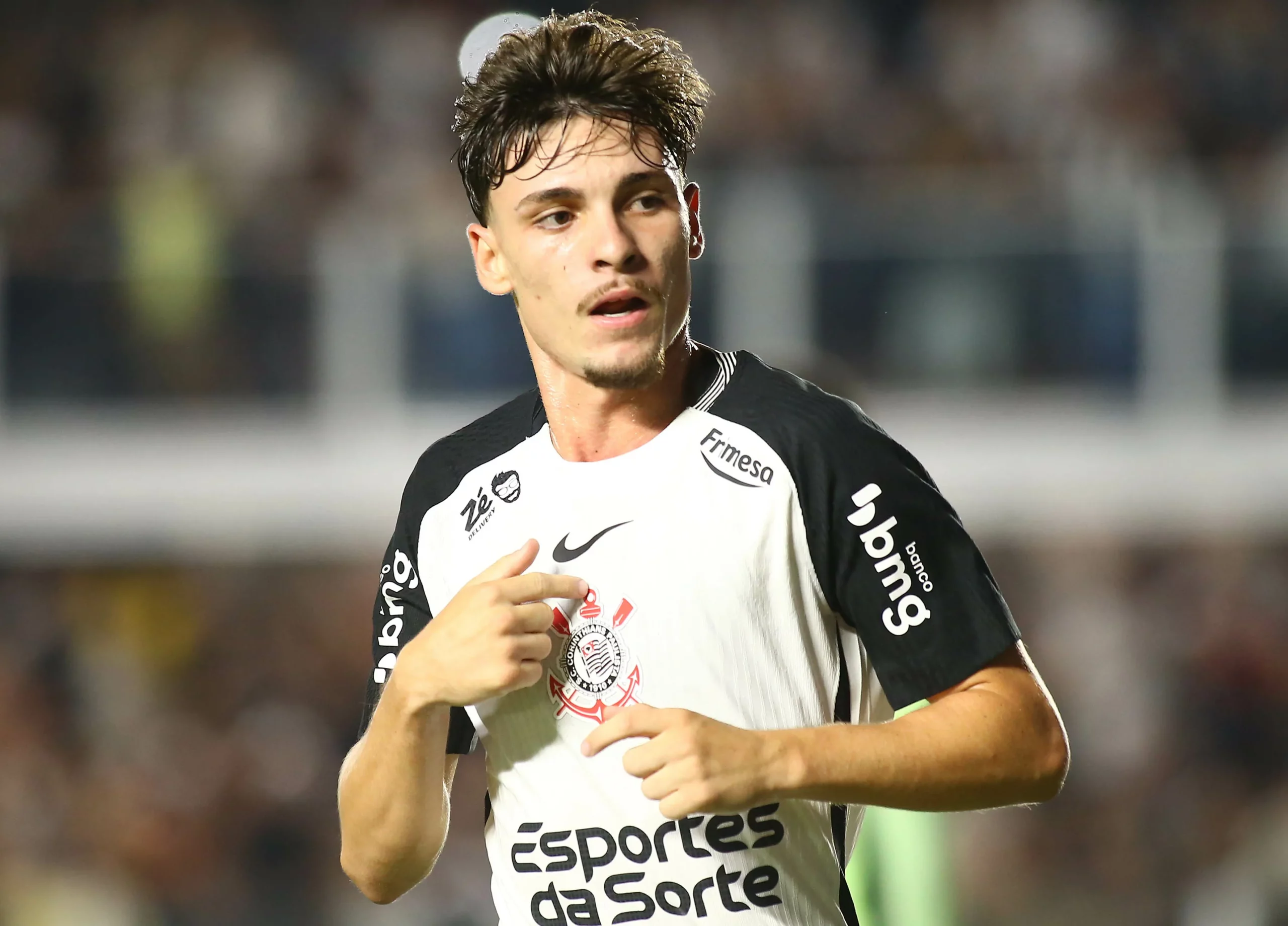 SP – SANTOS – 28/01/2026 – BRASILEIRO A 2026, CORINTHIANS X BAHIA – Breno Bidon jogador do Corinthians comemora seu gol durante partida contra o Bahia no estadio Vila Belmiro pelo campeonato Brasileiro A 2026. Foto: Mauricio De Souza/AGIF