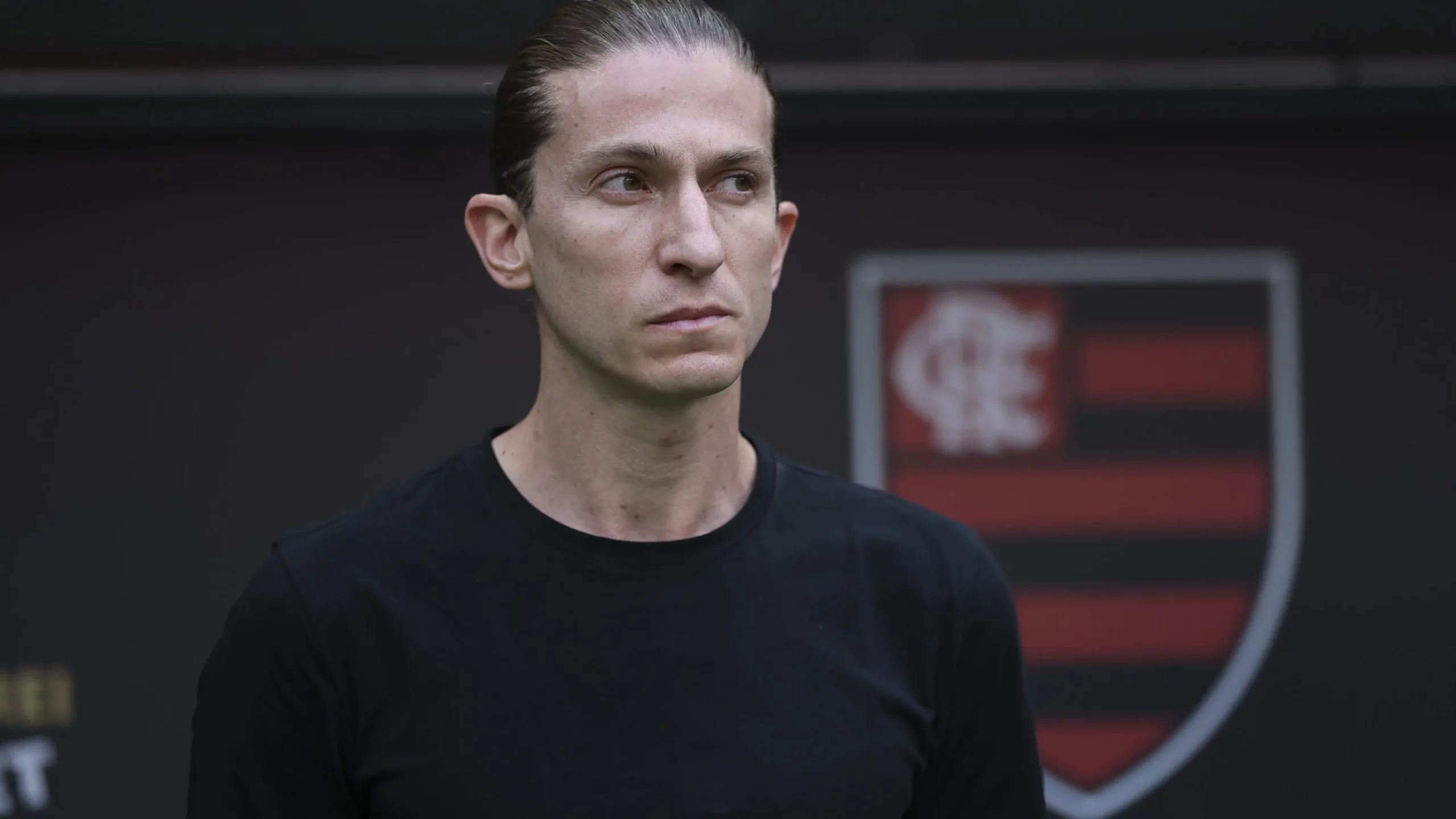 Filipe Luís deve fazer mudanças táticas no Mengão – Foto: Mateus Bonomi/AGIF