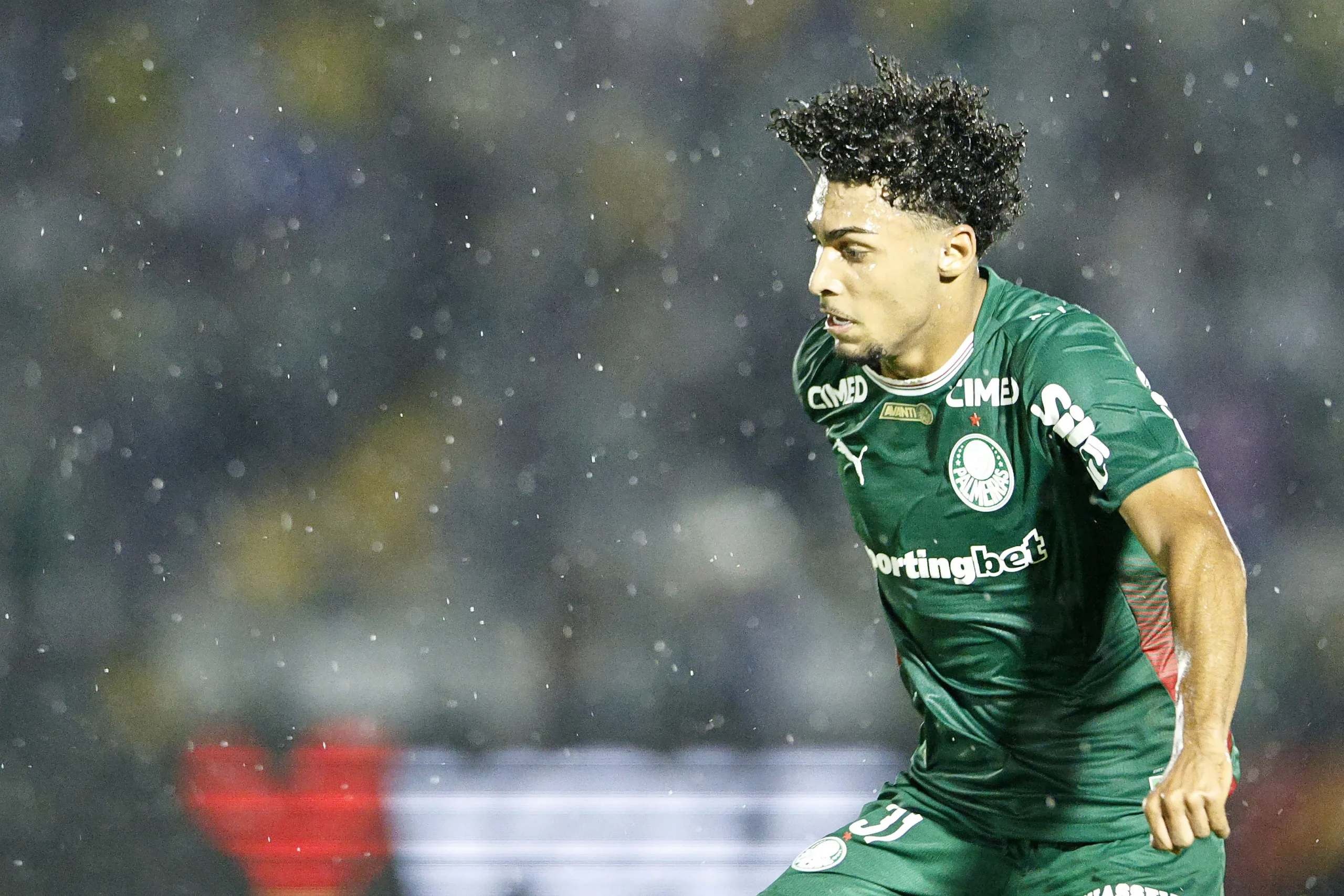 Luighi jogador do Palmeiras durante partida contra o Botafogo-SP no estadio Santa Cruz pelo campeonato Paulista 2026. Foto: Thiago Calil/AGIF