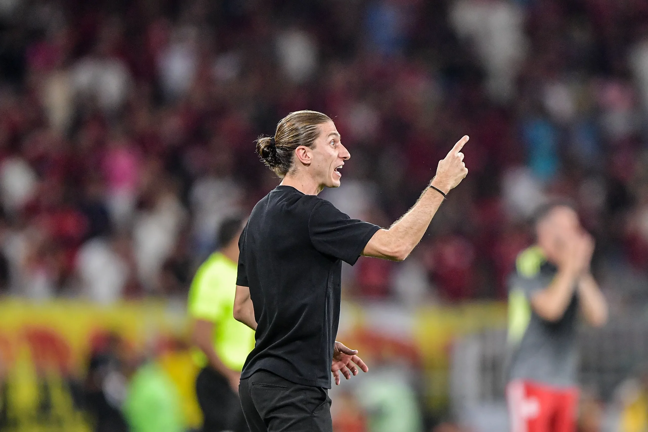 RJ – RIO DE JANEIRO – 04/02/2026 – BRASILEIRO A 2026, FLAMENGO X INTERNACIONAL – Filipe Luis tecnico do Flamengo durante partida contra o Internacional no estadio Maracana pelo campeonato Brasileiro A 2026. Foto: Thiago Ribeiro/AGIF