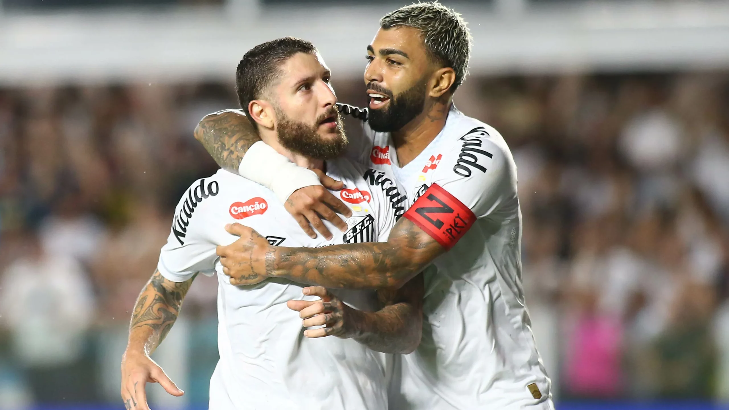 Ze Rafael, jogador do Santos, comemora seu gol durante partida contra o Sao Paulo no estadio Vila Belmiro pelo campeonato Brasileiro A 2026. Foto: Mauricio De Souza/AGIF