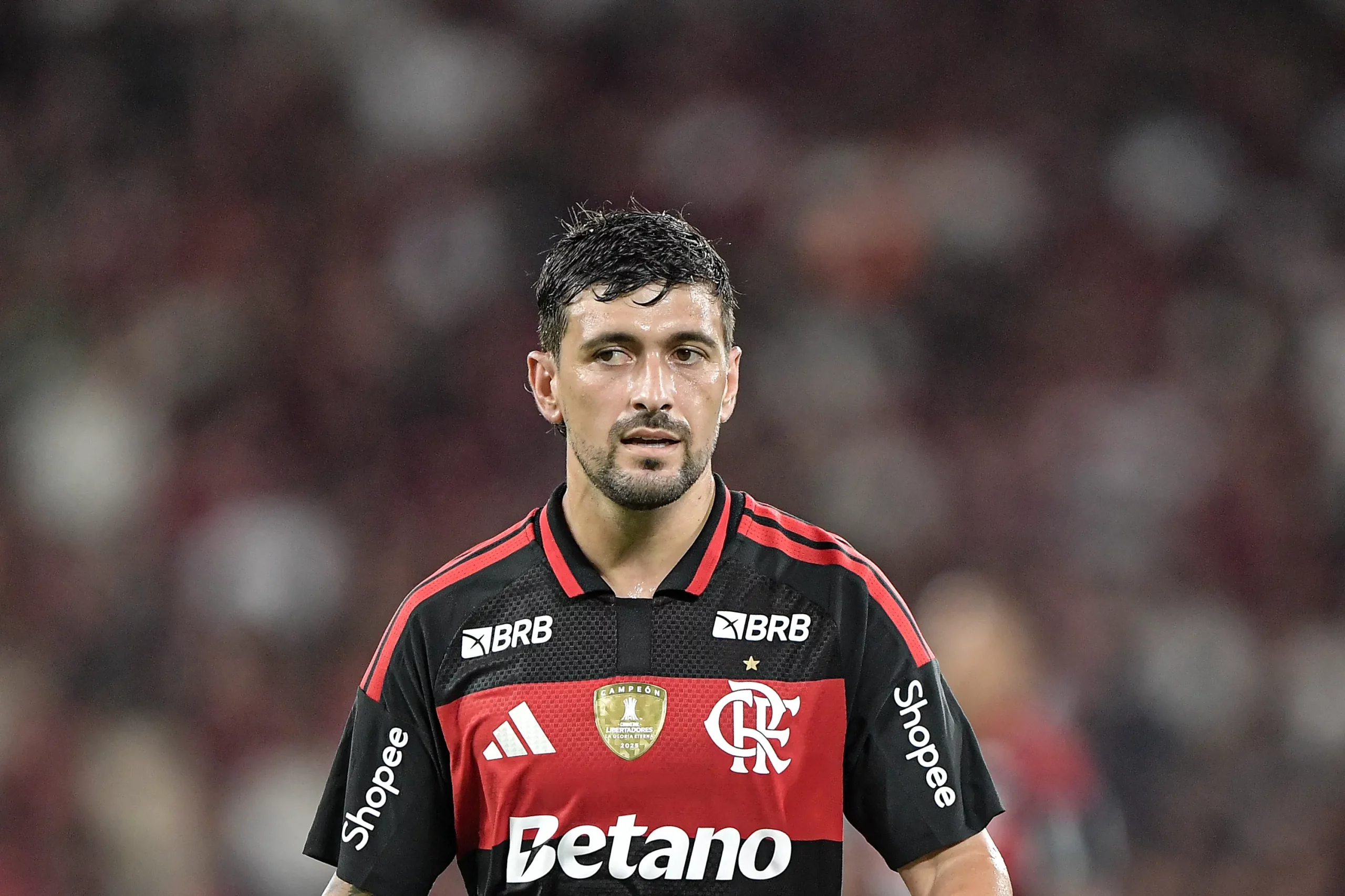 RJ – RIO DE JANEIRO – 04/02/2026 – BRASILEIRO A 2026, FLAMENGO X INTERNACIONAL – De Arrascaeta jogador do Flamengo durante partida contra o Internacional no estadio Maracana pelo campeonato Brasileiro A 2026. Foto: Thiago Ribeiro/AGIF
