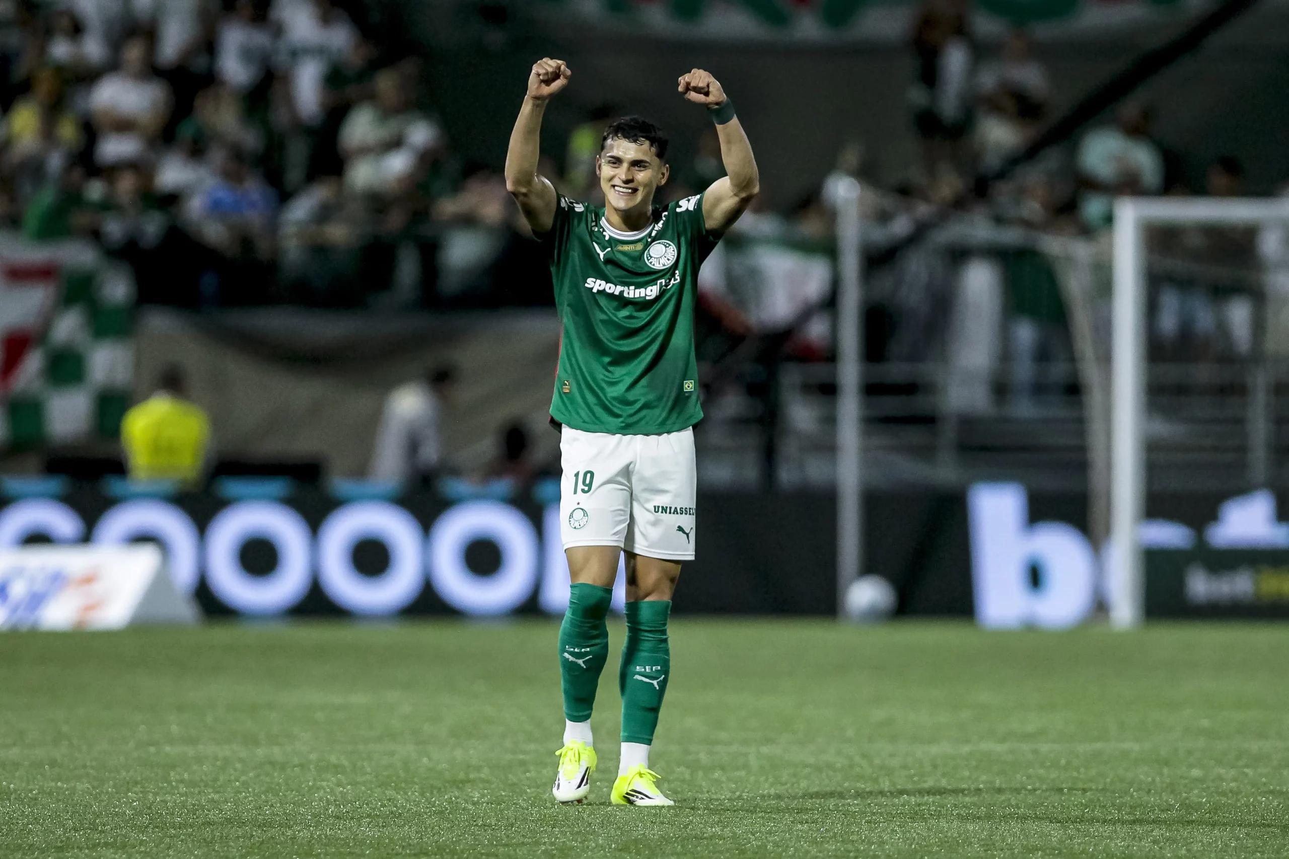 Ramon Sosa jogador do Palmeiras comemora seu gol durante partida contra o Vitoria. Foto: Marco Miatelo/AGIF