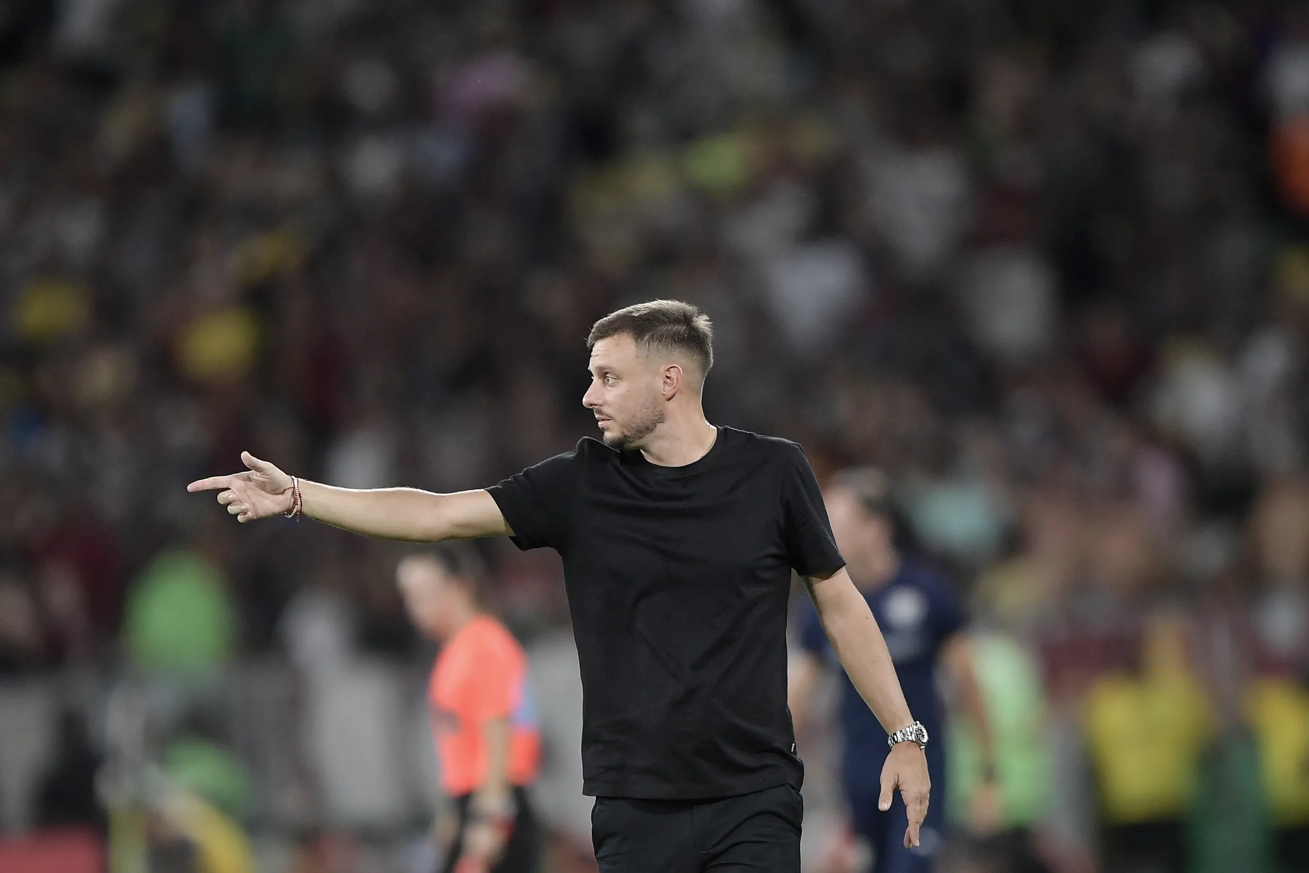 Martin Anselmi técnico do Botafogo durante partida contra o Fluminense no estadio Maracana pelo campeonato Brasileiro A 2026. Foto: Thiago Ribeiro/AGIF