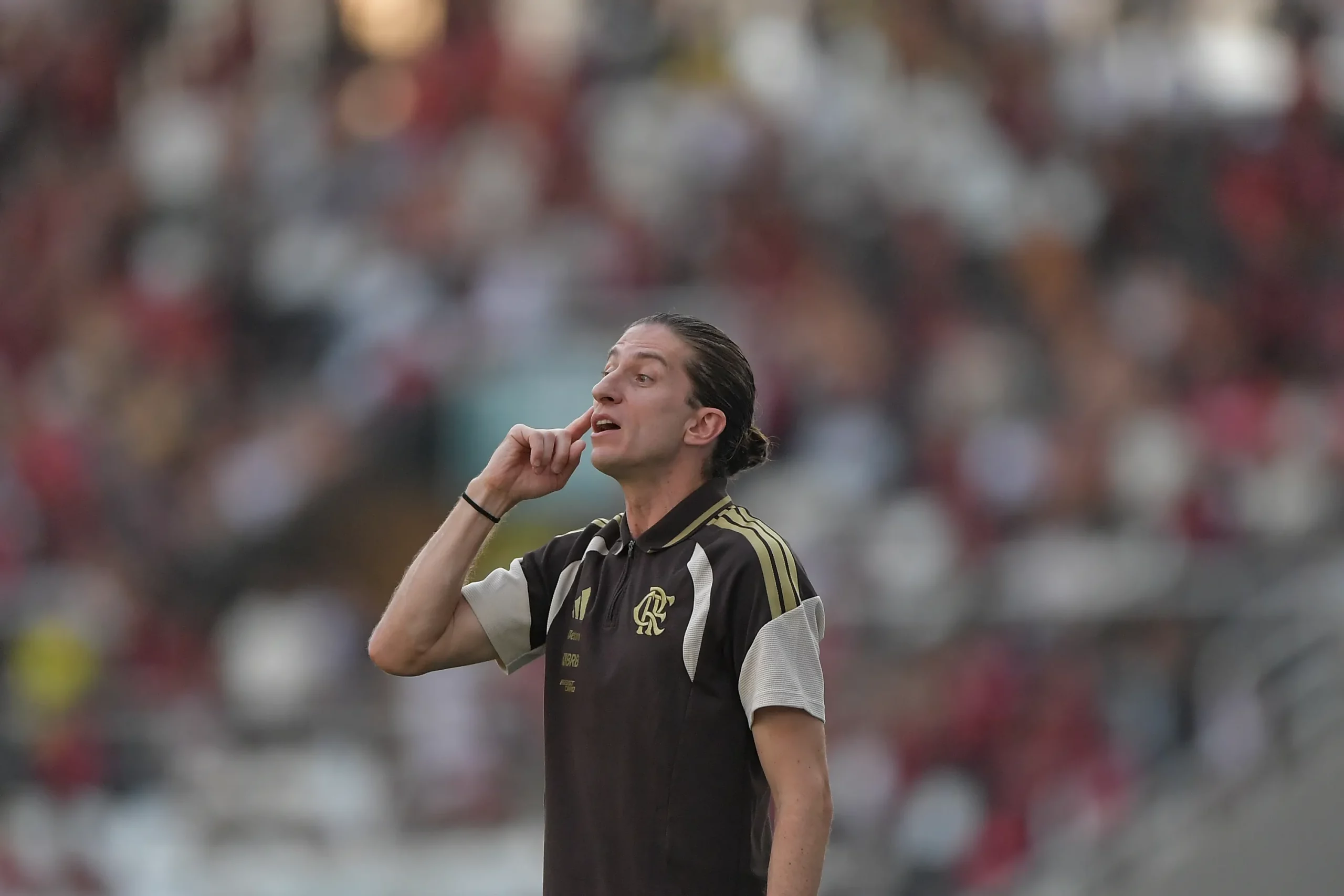 RJ – RIO DE JANEIRO – 15/02/2026 – CARIOCA 2026, BOTAFOGO X FLAMENGO – Filipe Luis tecnico do Flamengo durante partida contra o Botafogo no estadio Engenhao pelo campeonato Carioca 2026. Foto: Thiago Ribeiro/AGIF