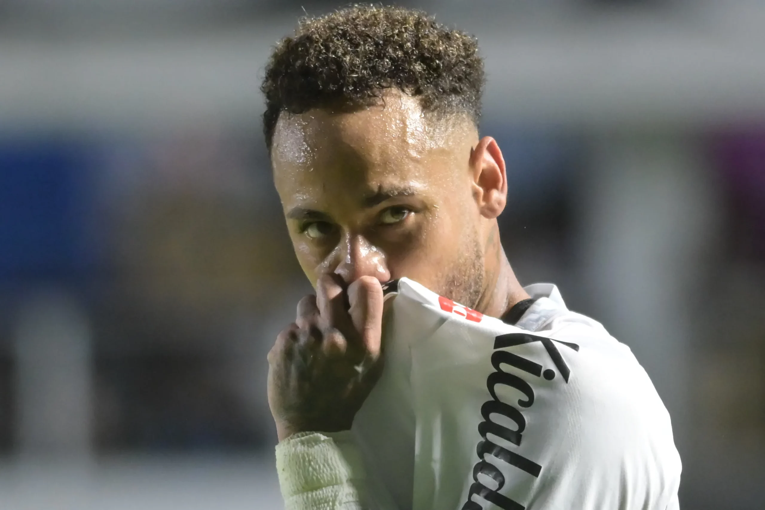 SP – SANTOS – 26/02/2026 – BRASILEIRO A 2026, SANTOS X VASCO – Neymar Jr. jogador do Santos comemora seu gol durante partida contra o Vasco no estadio Vila Belmiro pelo campeonato Brasileiro A 2026. Foto: Jota Erre/AGIF