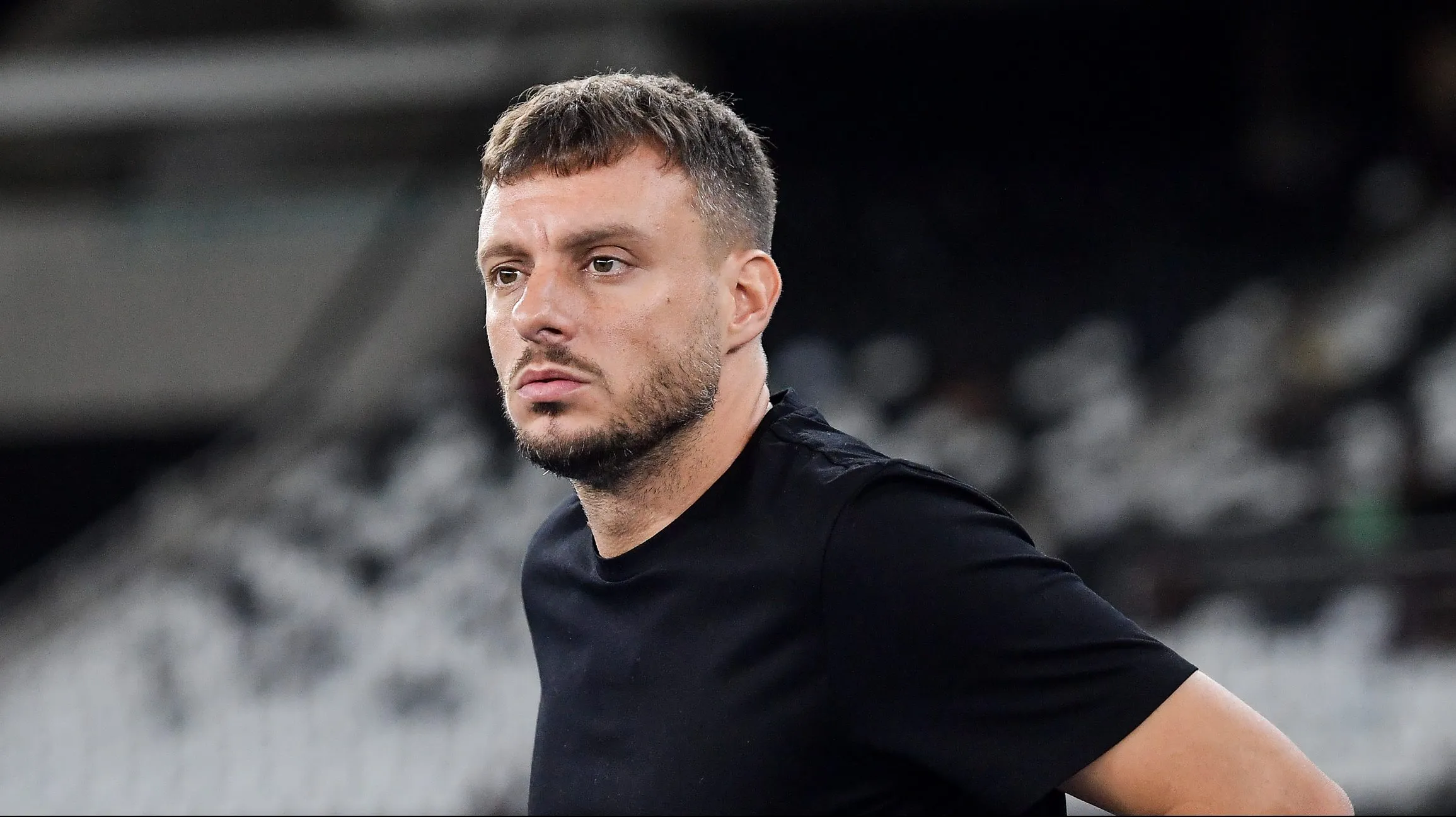 Martin Anselmi está bastante pressionado no Botafogo. Foto: Thiago Ribeiro/AGIF
