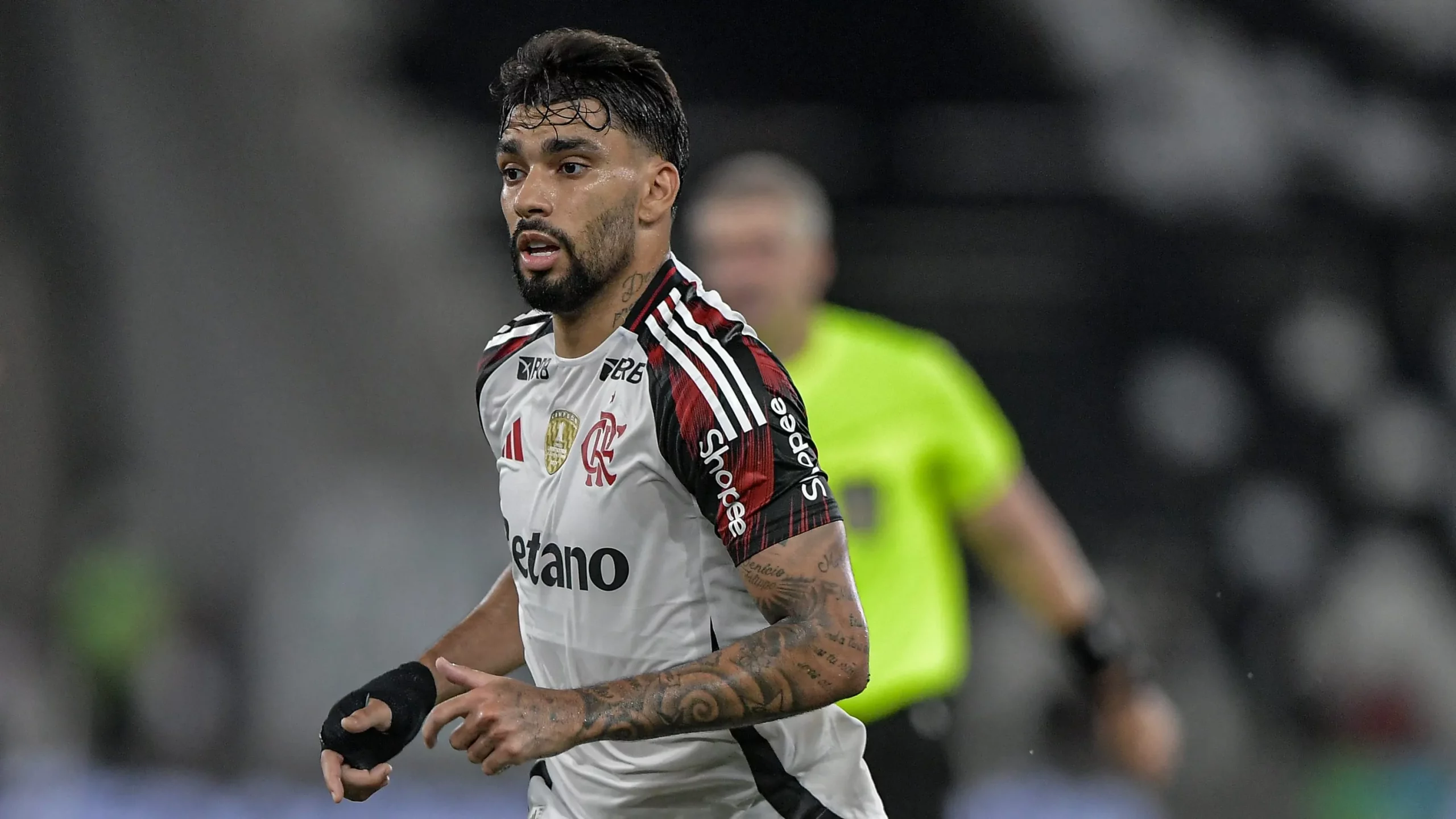 Lucas Paquetá em campo pelo Flamengo. Foto: Thiago Ribeiro/AGIF
