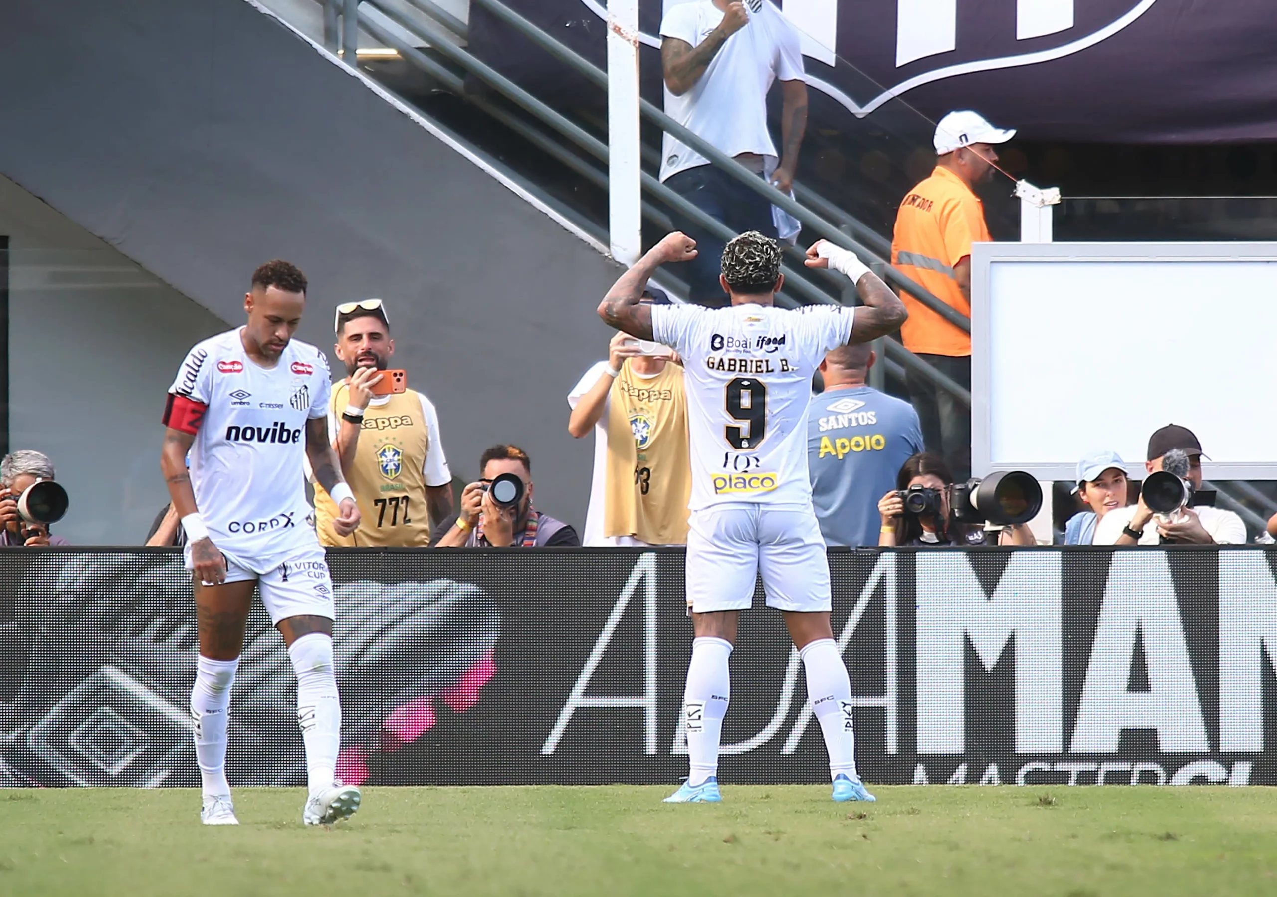 Gabriel Barbosa jogador do Santos comemora seu gol durante partida contra o Corinthians no estadio Vila Belmiro pelo campeonato Brasileiro A 2026. Foto: Mauricio De Souza/AGIF