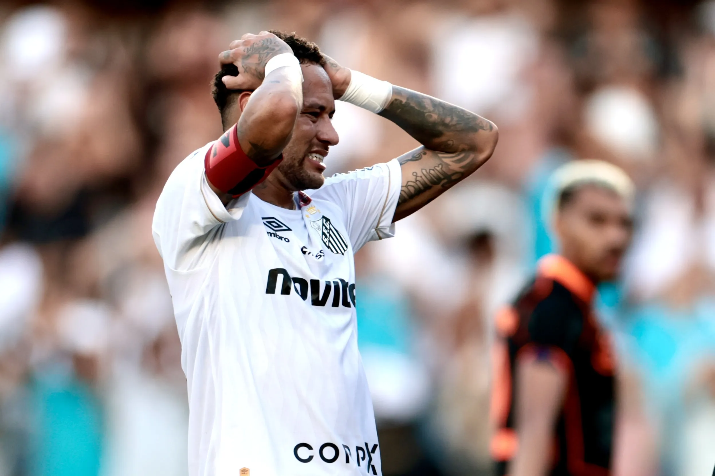 Neymar Jr jogador do Santos lamenta durante partida contra o Corinthians. Foto: Marcello Zambrana/AGIF