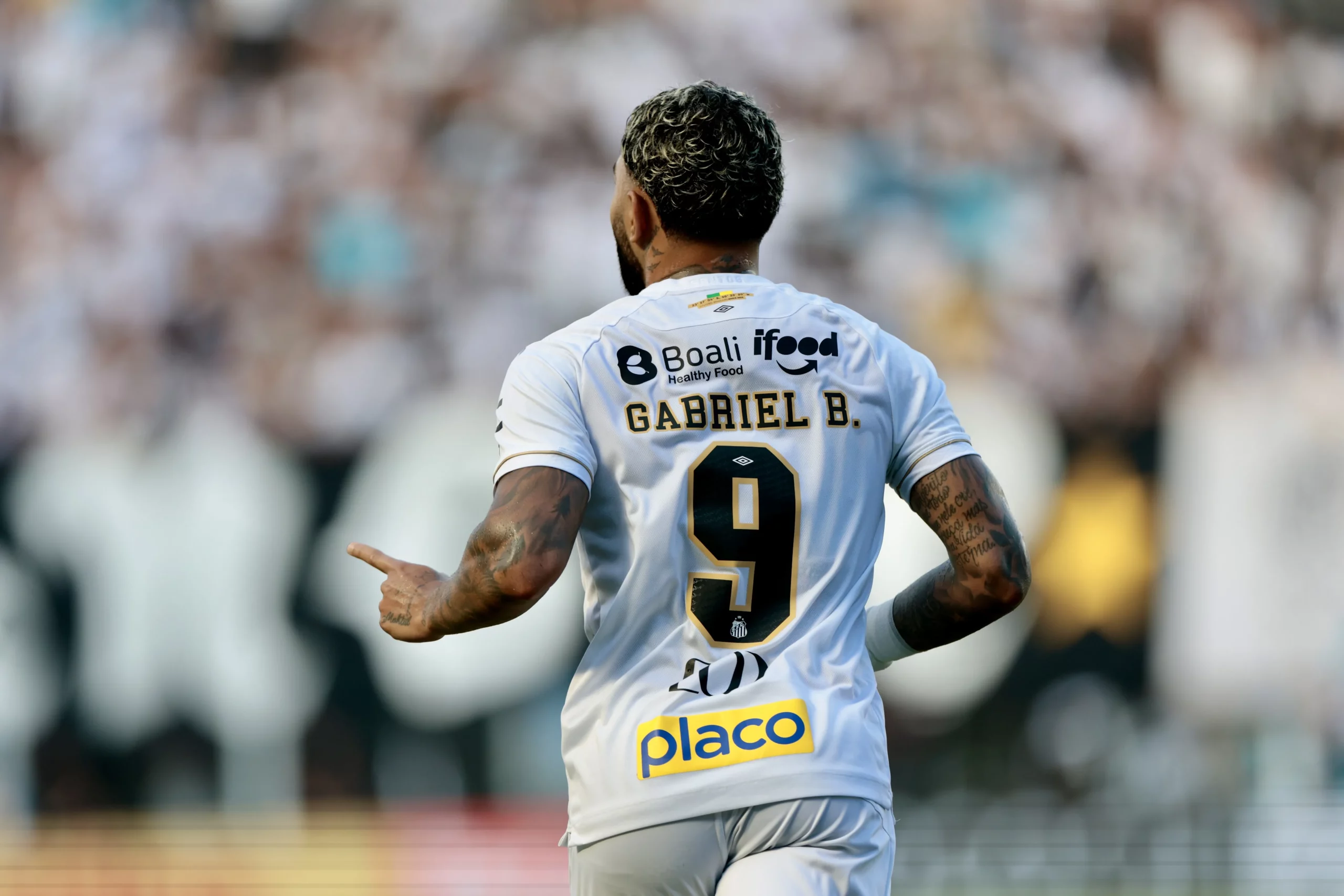 Gabigol é substituído e gera revolta da torcida do Santos. Foto: Marcello Zambrana/AGIF