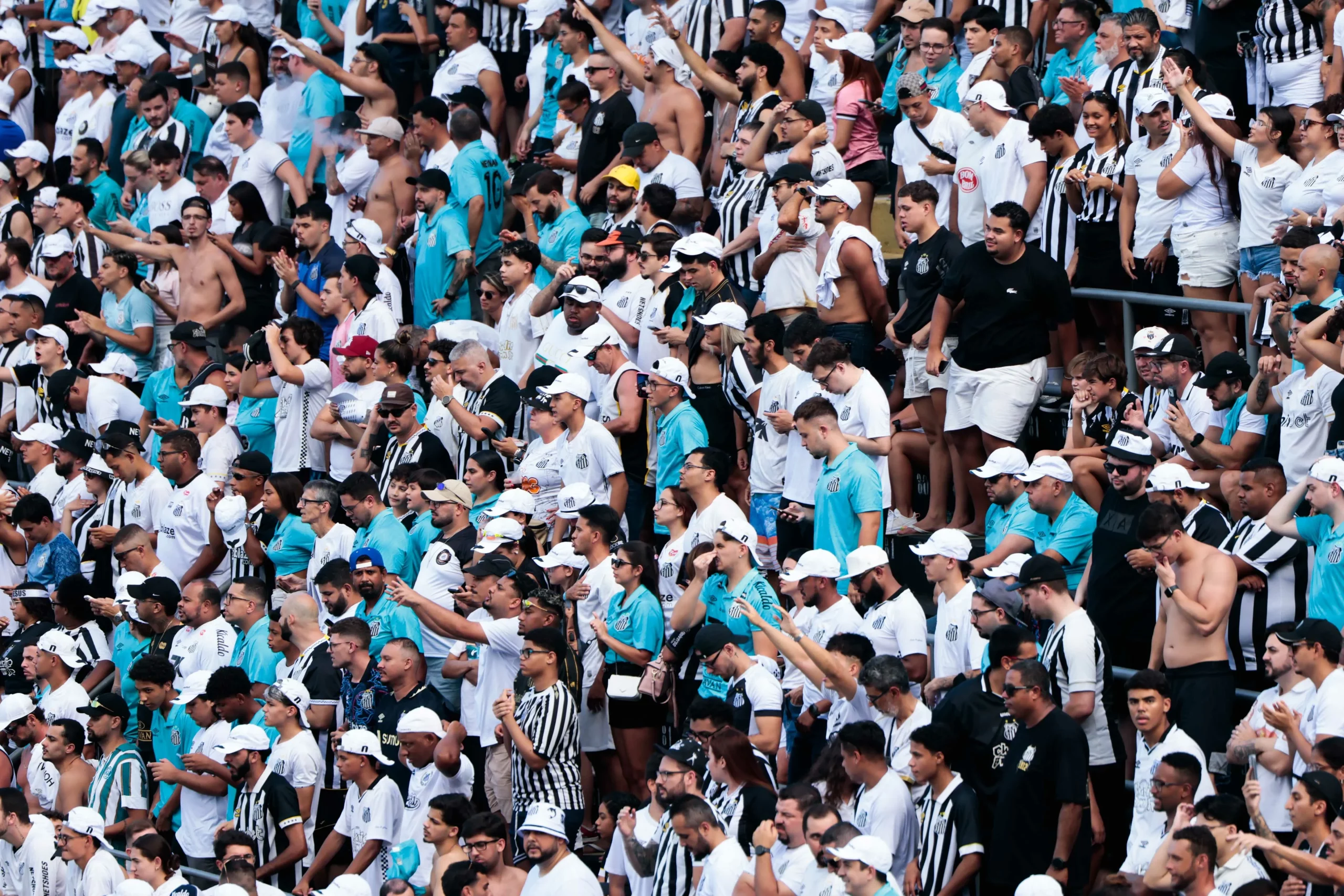 Torcida do Santos durante partida contra Corinthians no estadio Vila Belmiro pelo campeonato Brasileiro A 2026. Foto: Marcello Zambrana/AGIF
