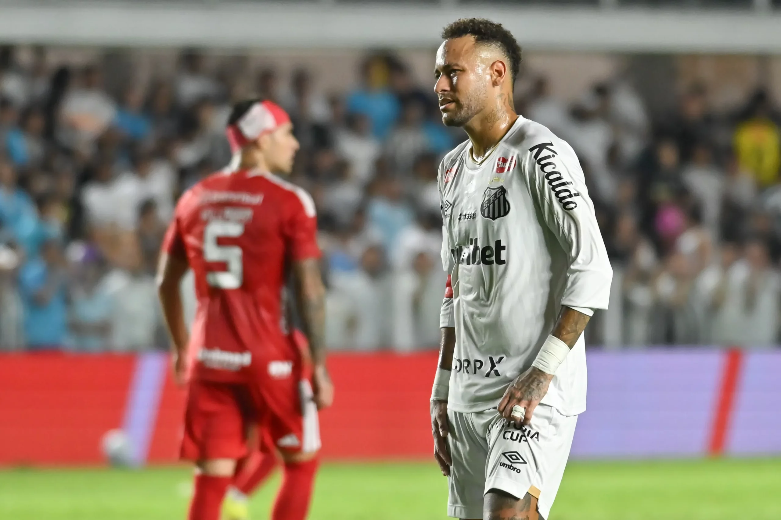 SP – SANTOS – 18/03/2026 – BRASILEIRO A 2026, SANTOS X INTERNACIONAL – Neymar Jr jogador do Santos durante partida contra o Internacional no estadio Vila Belmiro pelo campeonato Brasileiro A 2026. Foto: Jota Erre/AGIF