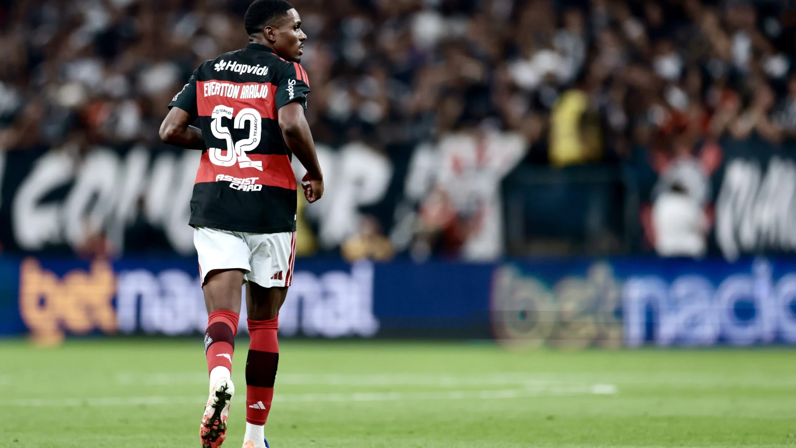 Evertton Araújo em ação contra o Corinthians. Foto: Marcello Zambrana/AGIF