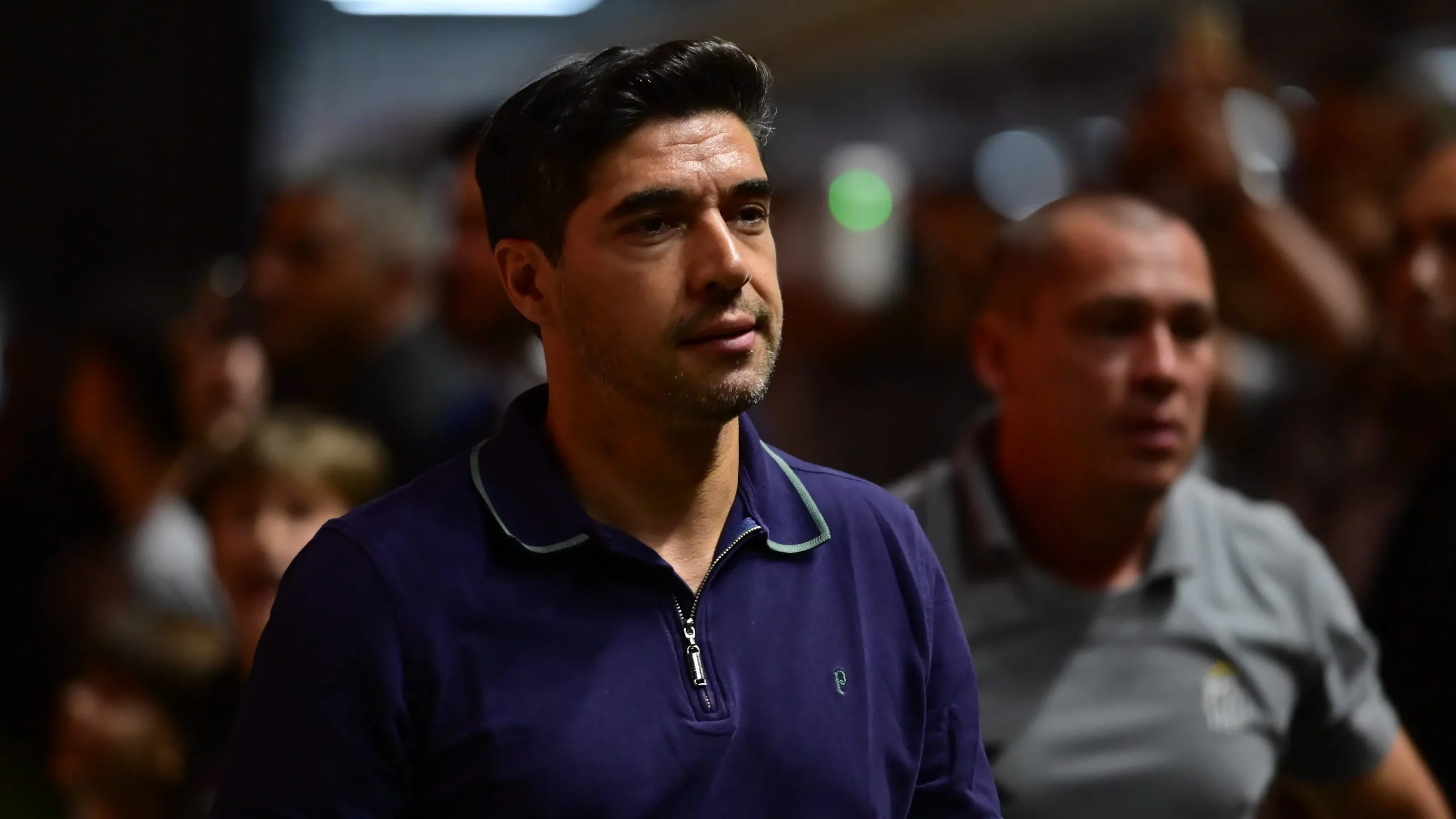 SP – SANTOS – 15/11/2025 – BRASILEIRO A 2025, SANTOS X PALMEIRAS – Abel Ferreira tecnico do Palmeiras durante partida contra o Santos no estadio Vila Belmiro pelo campeonato Brasileiro A 2025. Foto: Jota Erre/AGIF
