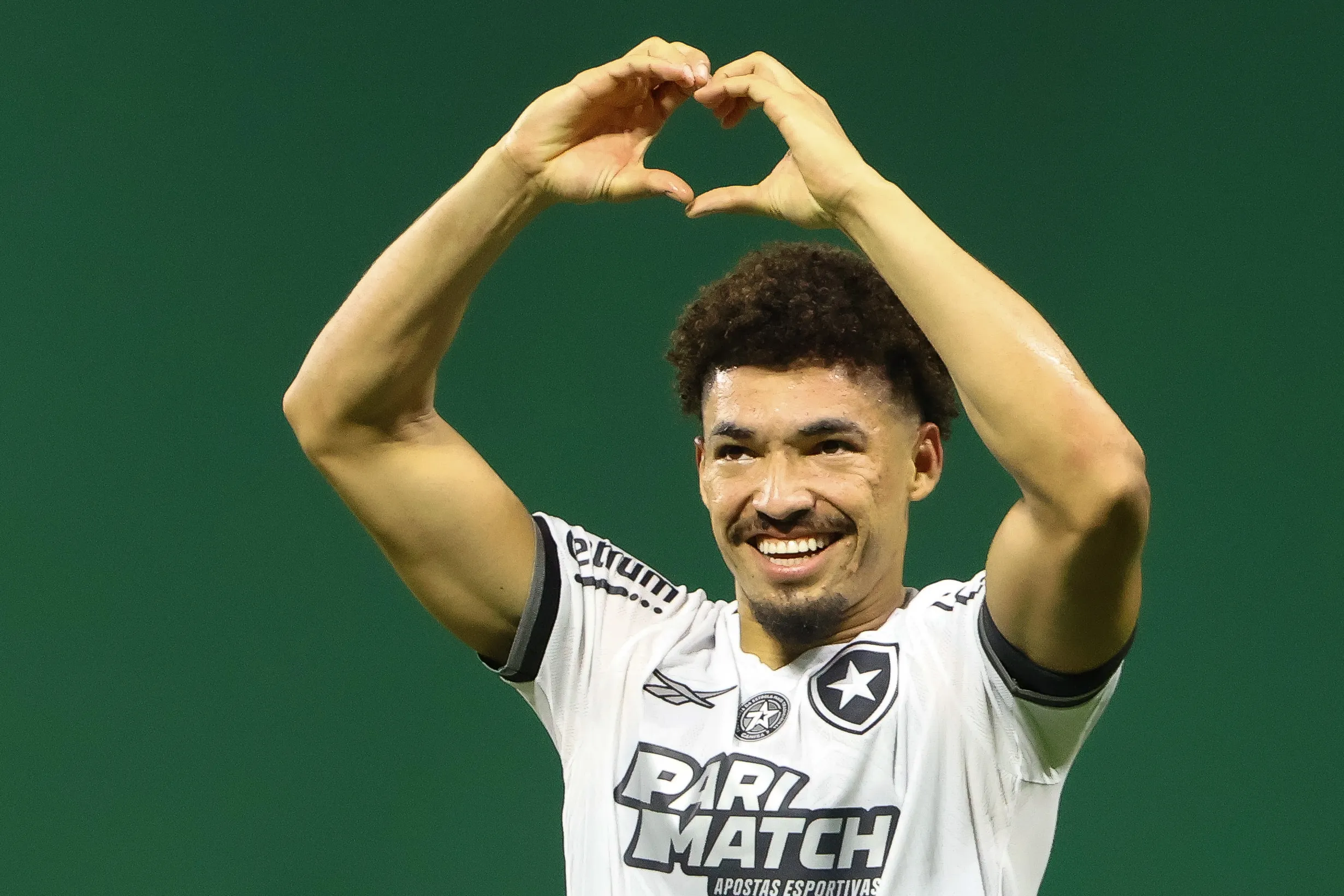 Jogador em partida pelo Botafogo. Foto: Joisel Amaral/AGIF