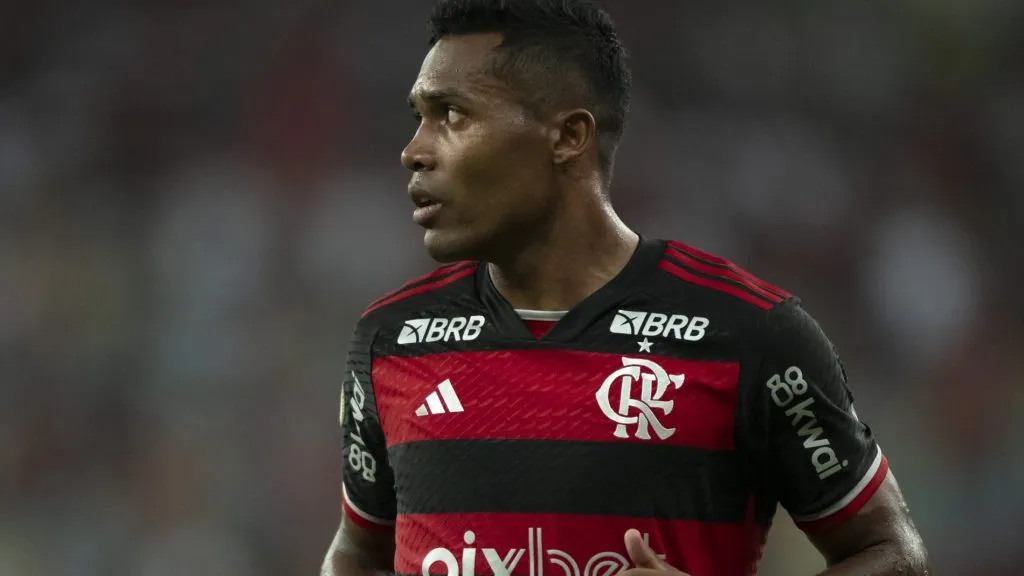 Alex Sandro durante partida. Foto: Jorge Rodrigues/AGIF