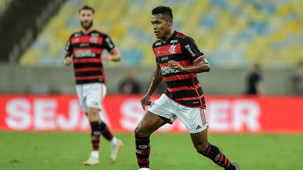 Alex Sandro, volante do Flamengo em açao