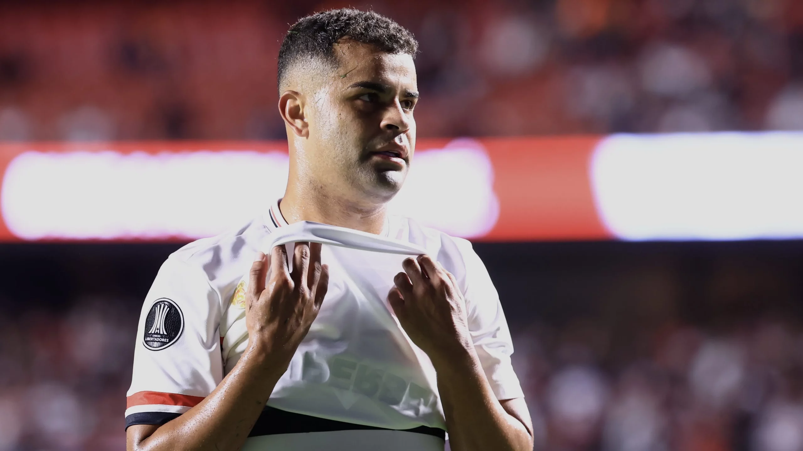 Alisson foi barrado pelo financeiro do Timão – Foto: Marcello Zambrana/AGIF