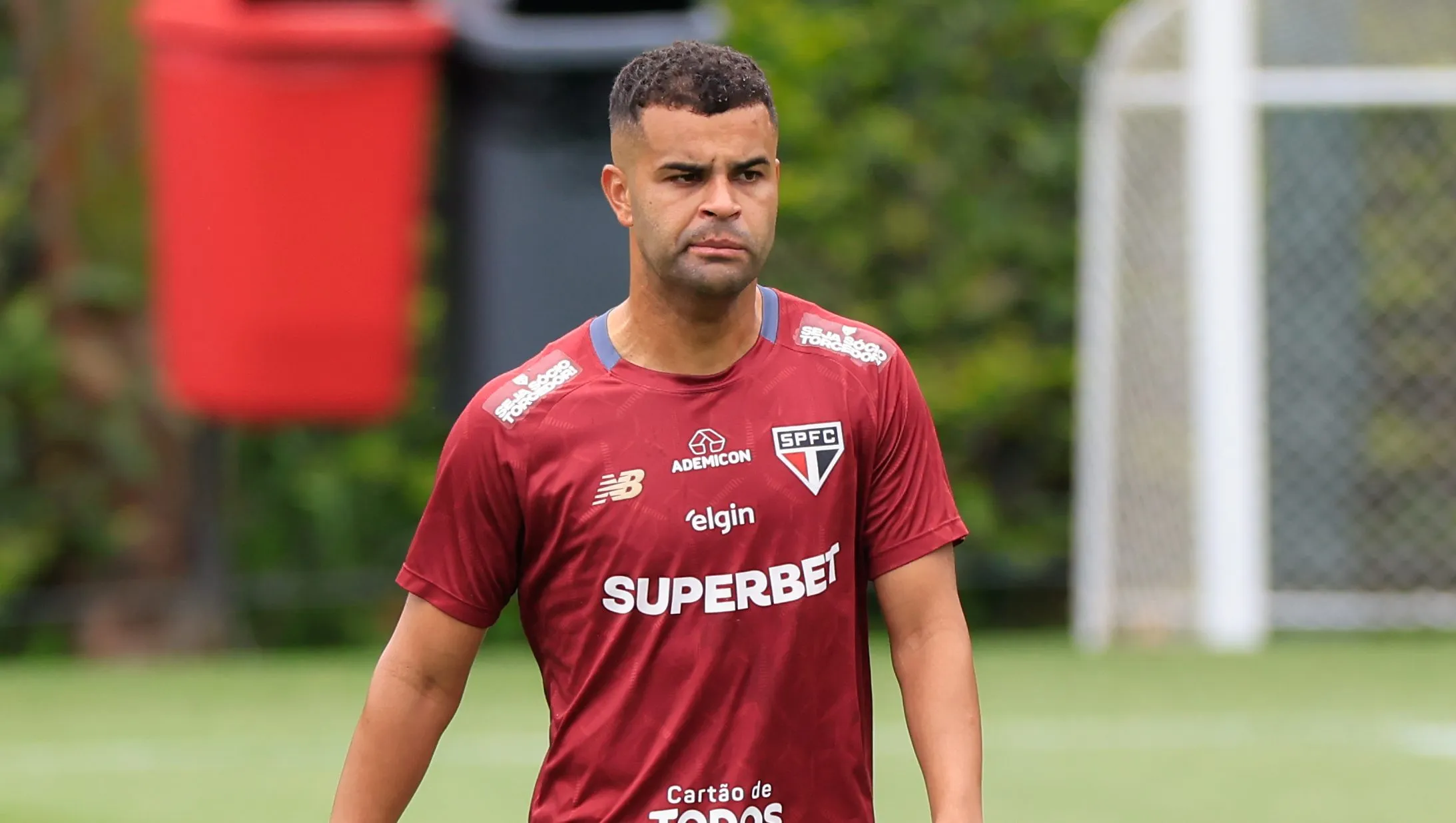 SP – SAO PAULO – 14/11/2025 – TREINO DO SAO PAULO – Alisson jogador do Sao Paulo durante treino no Centro de Treinamento CT Barra Funda. Foto: Marcello Zambrana/AGIF
