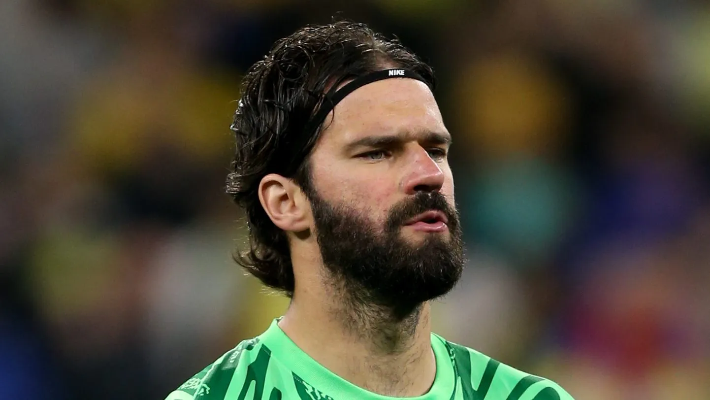 Alisson, goleiro. Foto: Marlon Costa/AGIF