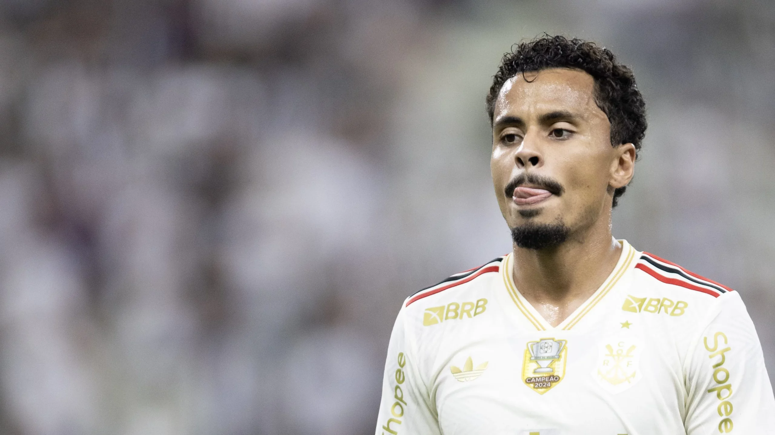 Foto: Baggio Rodrigues/AGIF – Allan, do Flamengo, surge como opção para reforçar o meio-campo do Timão.