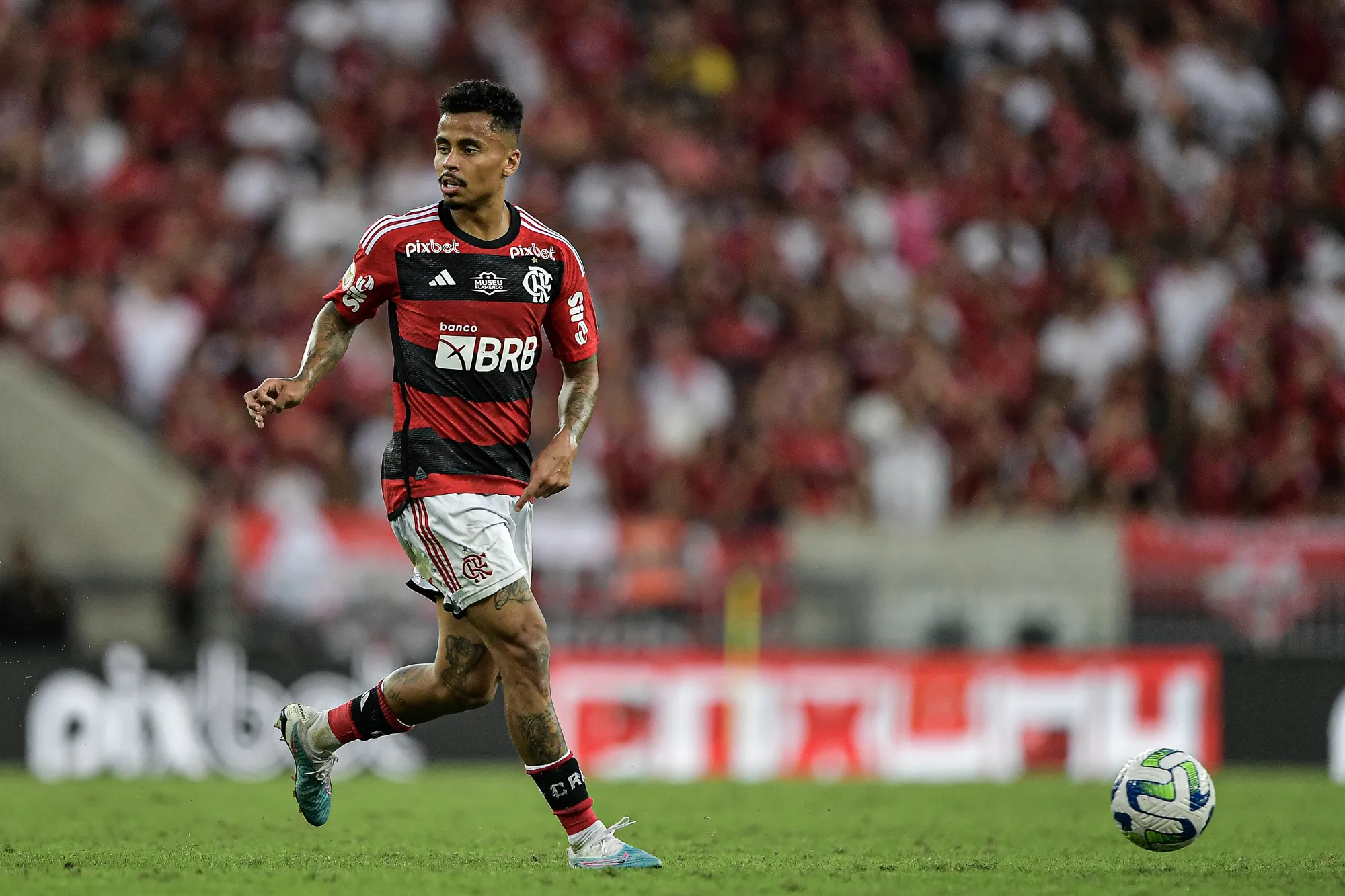 Allan chegou em 2023 no Flamengo. Foto: Thiago Ribeiro/AGIF
