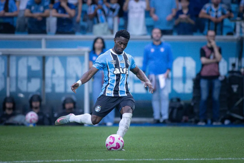 Amuzu foi elogiado pela torcida. Foto: Maxi Franzoi/AGIF