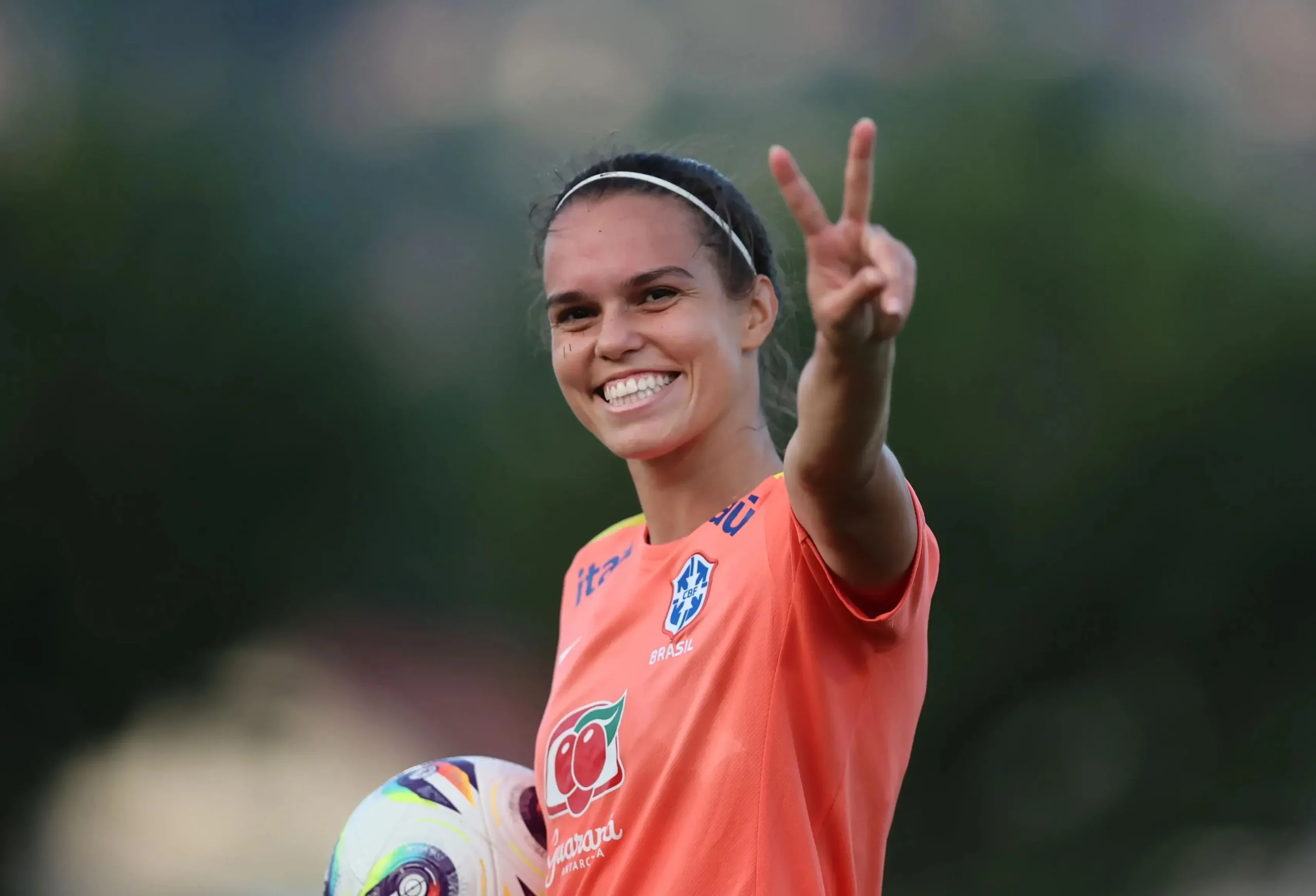 Ana Vitória em treino da Seleção Brasileira no estádio Jacques Forestier. Foto: Lívia Villas Boas/CBF