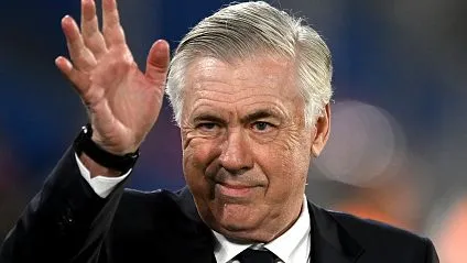 Ancelotti durante partida. Foto: Denis Doyle/Getty Images