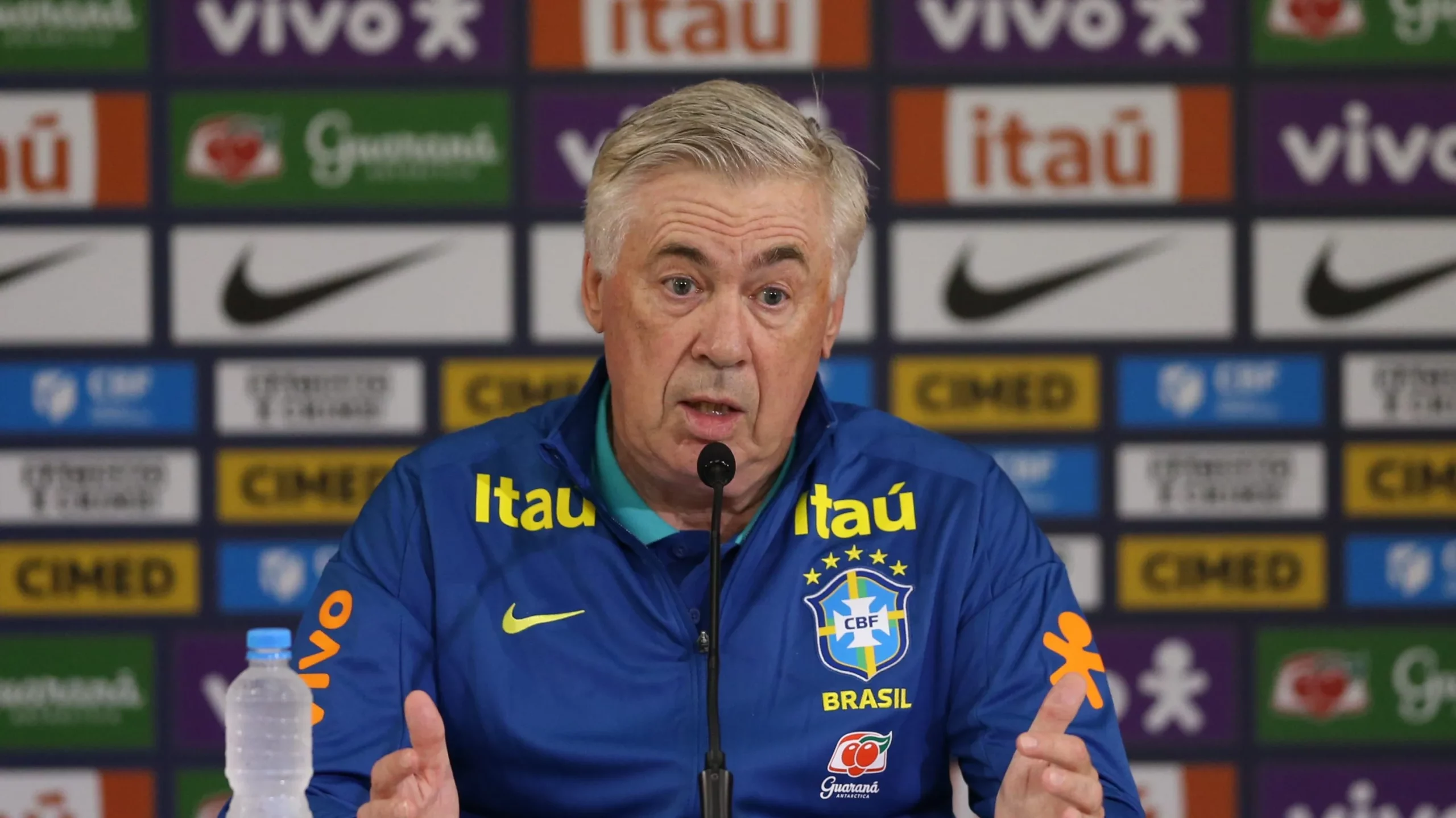Ancelotti detalhou ausência de Higo Souza, mas deu esperanças ao goleiro – Foto: Marlon Costa/AGIF