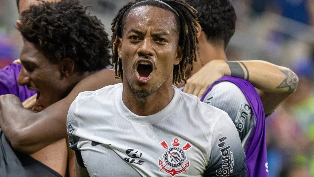 André Carrillo, jogador do Corinthians. 