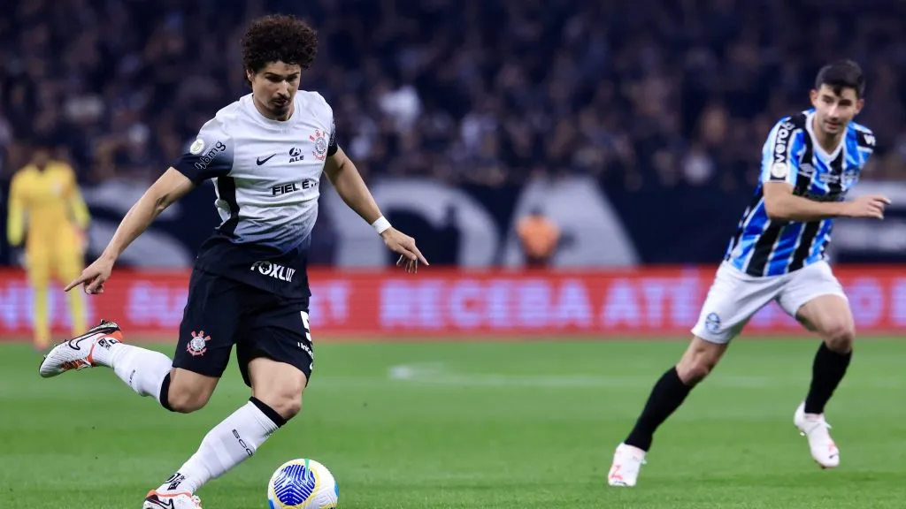 André Ramalho em ação pelo Corinthians. Marcello Zambrana/AGIF
