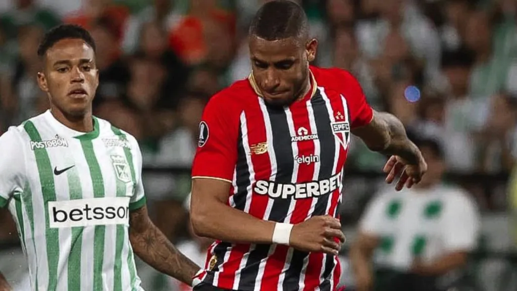 André Silva durante Atlético Nacional x SPFC – Foto: Rubens Chiri/São Paulo