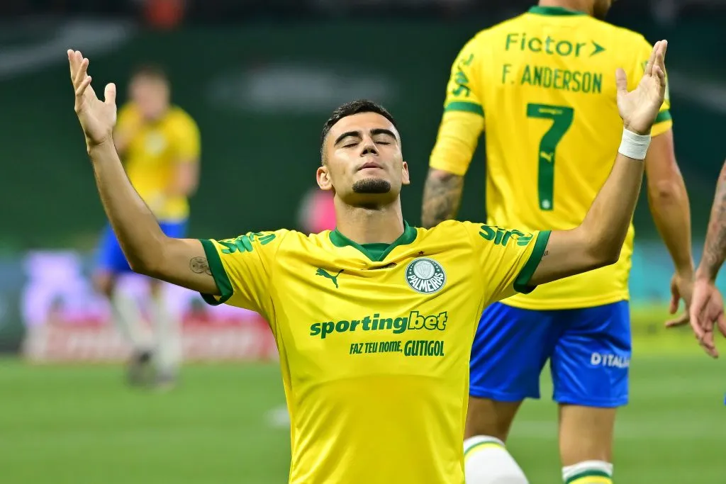 Andreas Pereira, jogador do Palmeiras, comemora seu gol durante partida contra o Fortaleza no estadio Arena Allianz Parque pelo campeonato Brasileiro A 2025. Foto: Jota Erre/AGIF