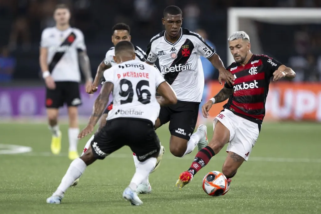 Arrascaeta no clássico contra o Vasco. Foto: Jorge Rodrigues/AGIF