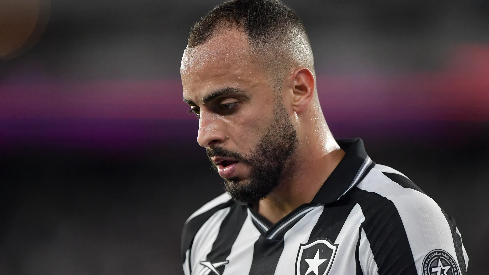 Arthur Cabral pode deixar o Botafogo nesta janela – Foto: Thiago Ribeiro/AGIF