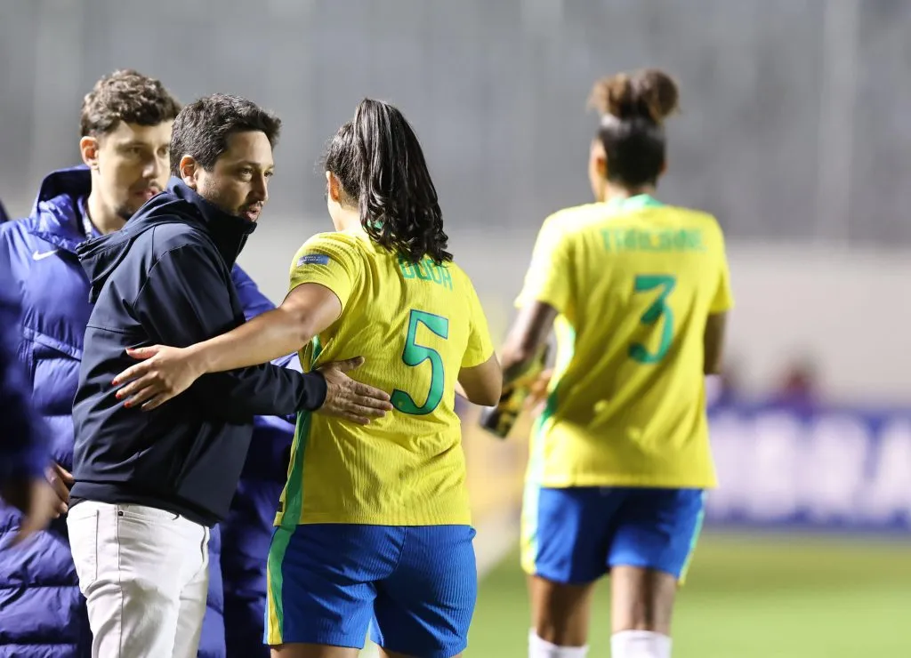 Arthur Elias e Duda Sampaio comemoram gol. Foto: Lívia Villas Boas/CBF