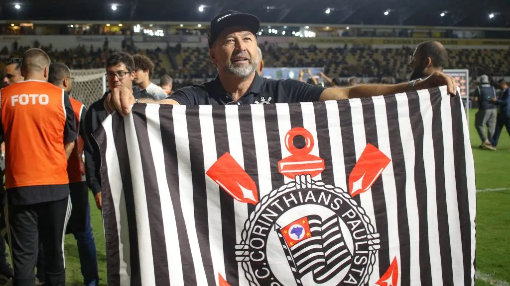Augusto Melo em partida do Corinthians – Foto: Leonardo Hubbe/AGIF