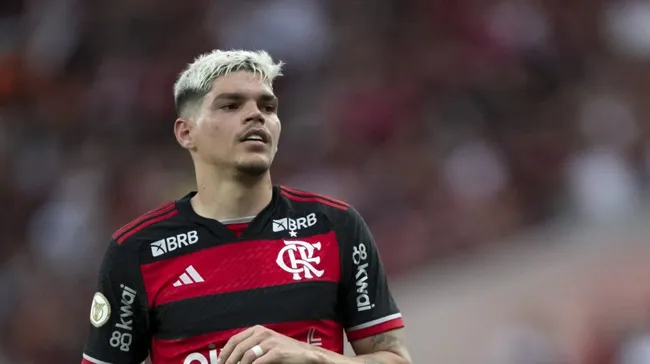 Foto: Jorge Rodrigues/AGIF – Ayrton Lucas, lateral do CRF, tem 30 jogos no Brasileirão e dois gols marcados.