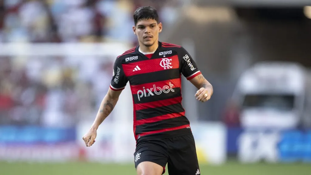 Ayrton Lucas pode ser negociado em 2025 – Foto: Jorge Rodrigues/AGIF