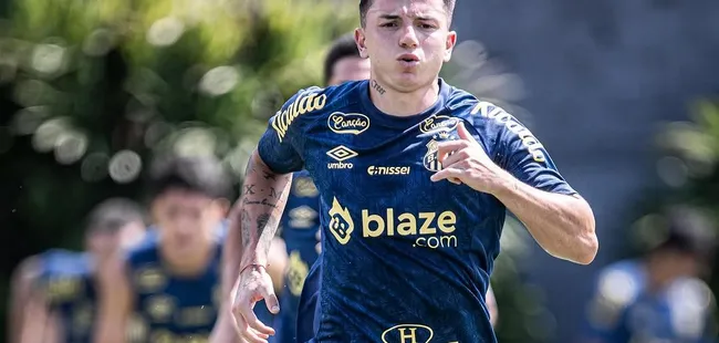 Àlvaro Barreal, durante treino coletivo do Santos sob o comando de Pedro Caixinha. Foto: Raul Baretta/ Santos FC