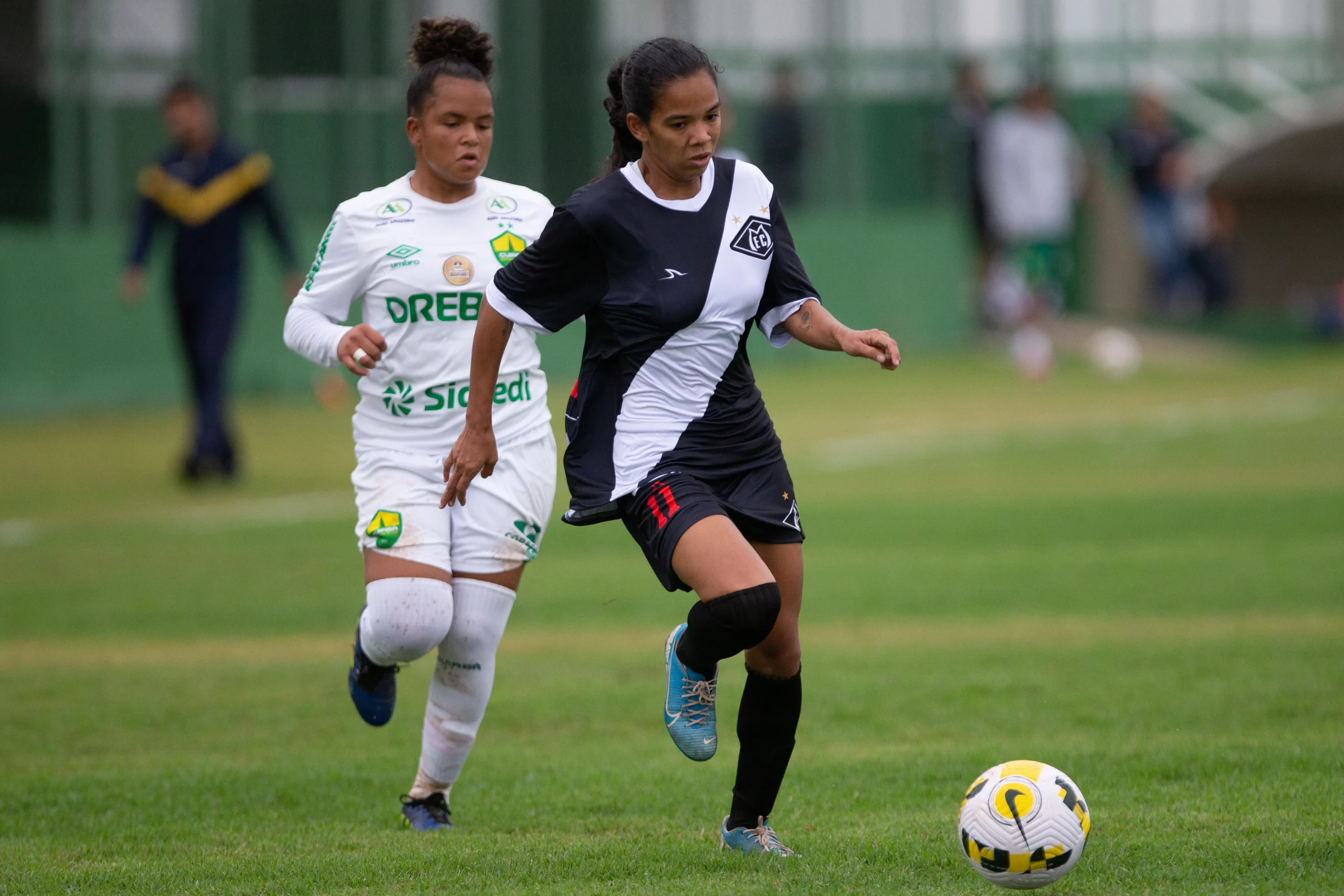 Bia, jogadora do Mixto. Foto: Gil Gomes/AGIF