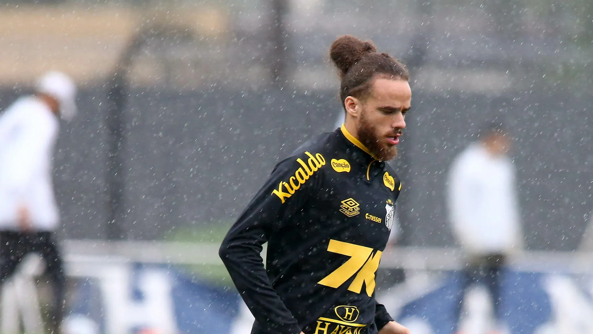 Foto: Mauricio De Souza/AGIF – Billal não convenceu Vojvoda nos treinos do Santos.
