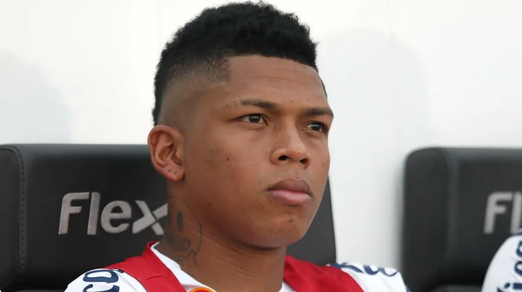 Foto: Reinaldo Campos/AGIF – Billy Arce, avaliado em 800 ml euros, pode deixar o Alvinegro Praiano.