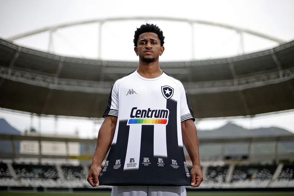 A camisa antirracismo do Botafogo. Foto: Vitor Silva/Botafogo
