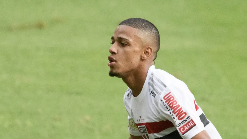 Foto: Celso Pupo/Fotoarena – Jovem jogador se destacou no São Paulo e pode retornar ao Brasil.