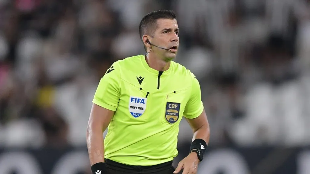Bruno Arleu de Araújo durante o clássico. Foto: Thiago Ribeiro/AGIF