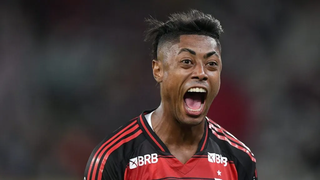 Bruno Henrique em jogo contra o Vasco, no Nilton Santos. Foto: Thiago Ribeiro/AGIF.
