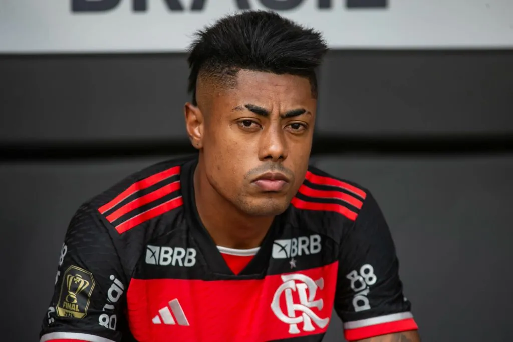Bruno Henrique vive situação bem complicada fora dos gramados - Foto: Fernando Moreno/AGIF.